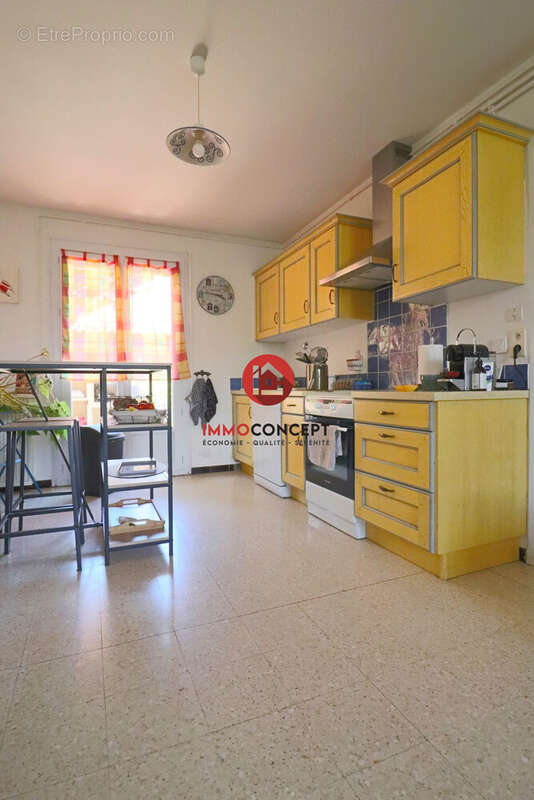 Maison à LAUDUN-L&#039;ARDOISE