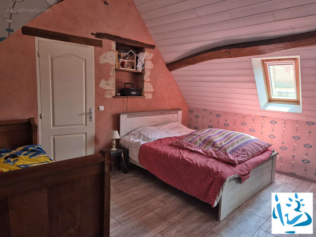 Maison à LA CHAPELLE-MONTLIGEON