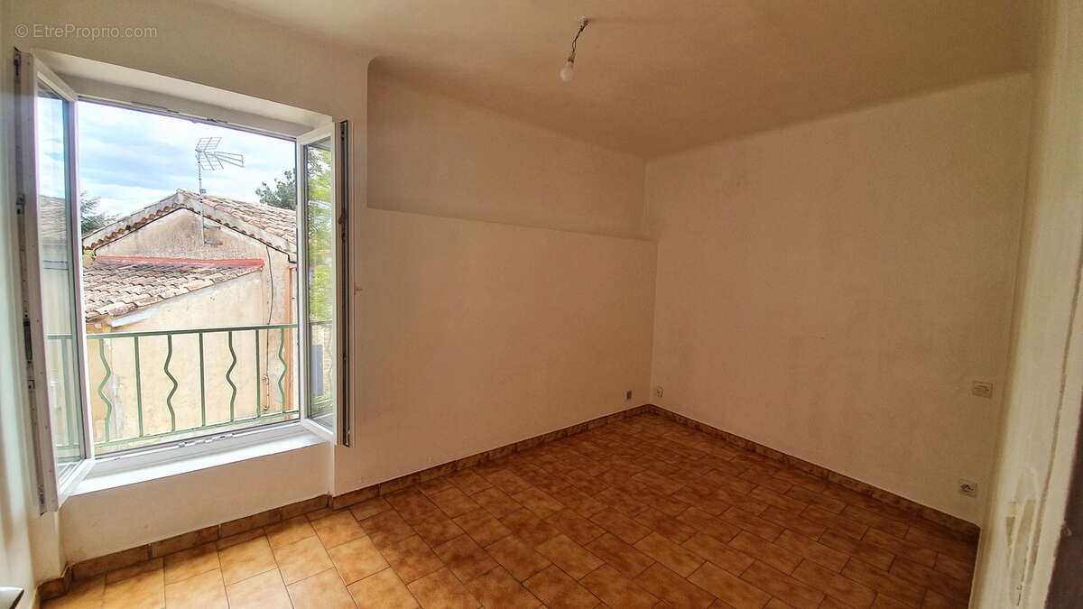 Maison à LA BASTIDE-DES-JOURDANS