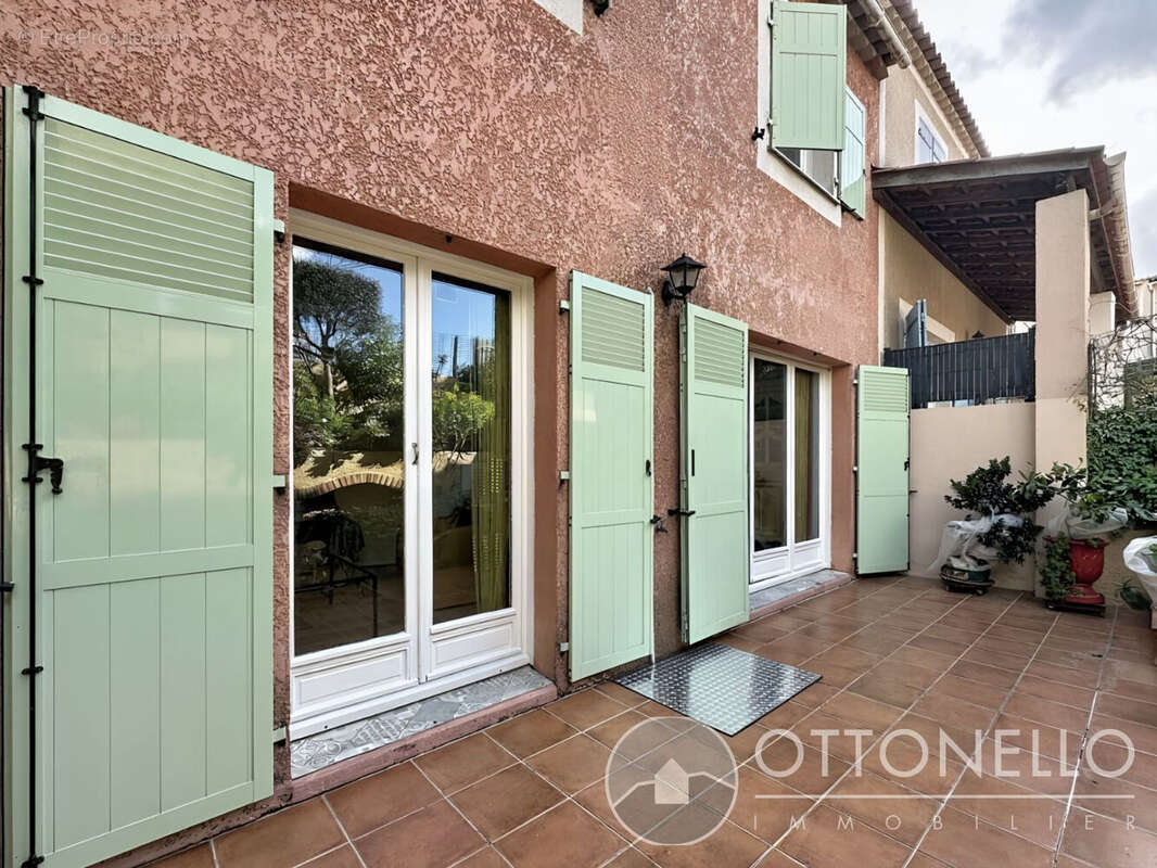 Maison à ROQUEBRUNE-SUR-ARGENS