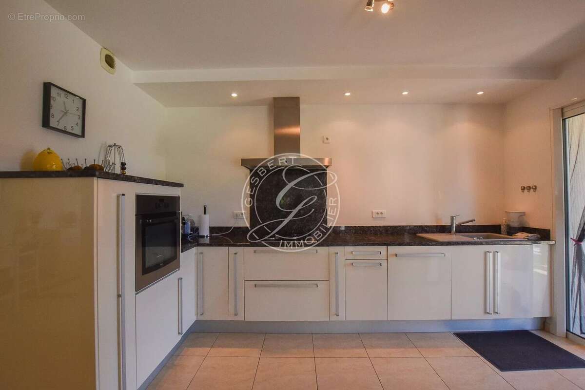 A VENDRE - FLAYOSC très belle villa avec vue dominante et piscine - photo 16