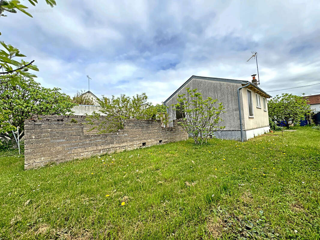 Maison à SAINT-JEAN-DE-LA-RUELLE