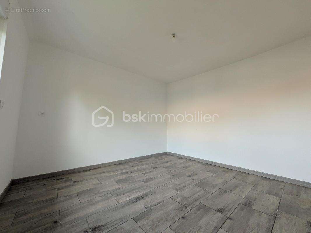 Maison avec dépendance et terrain - photo 11