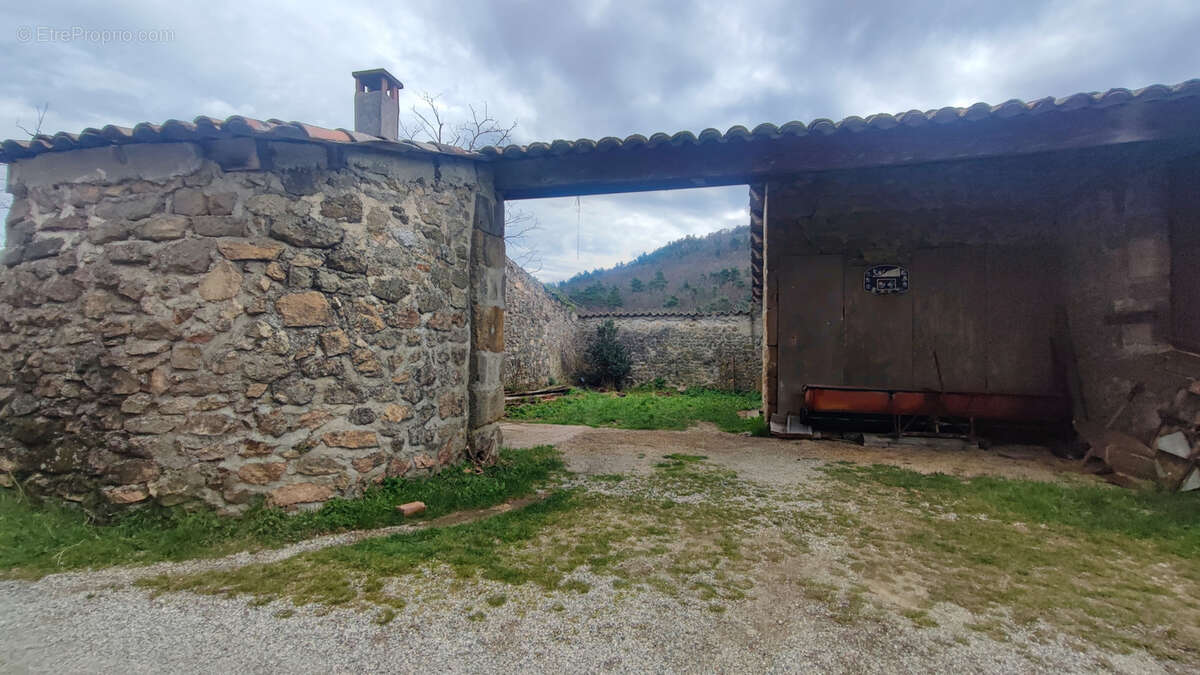 Bâtisse à rénover bel emplacement - photo 4