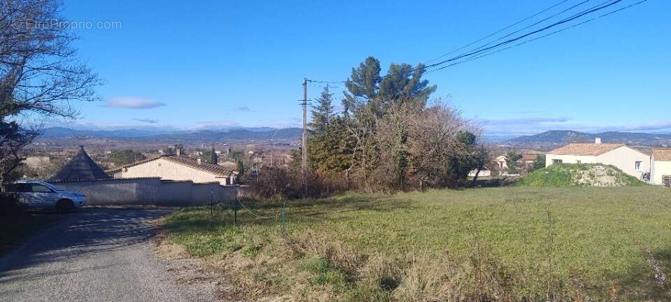 Terrain à SAINT-JEAN-DE-MARUEJOLS-ET-AVEJAN