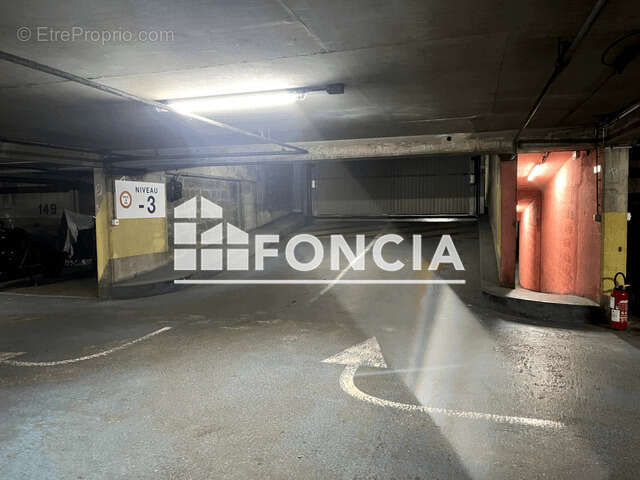 Parking à PARIS-10E