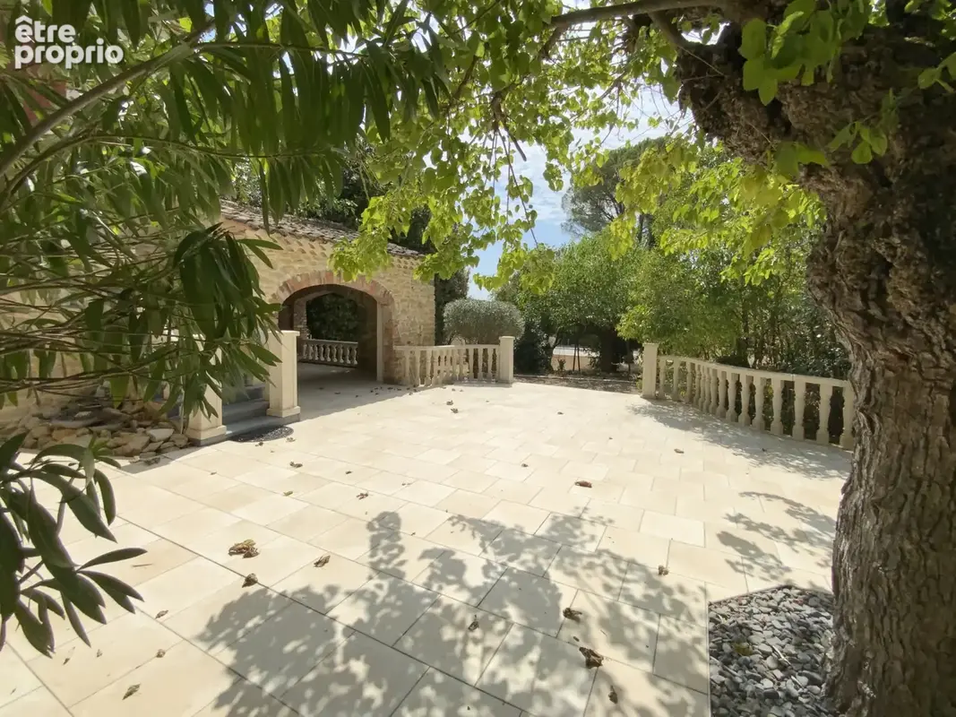 Maison en pierre avec piscine et son terrain 3000 m2 - photo 16