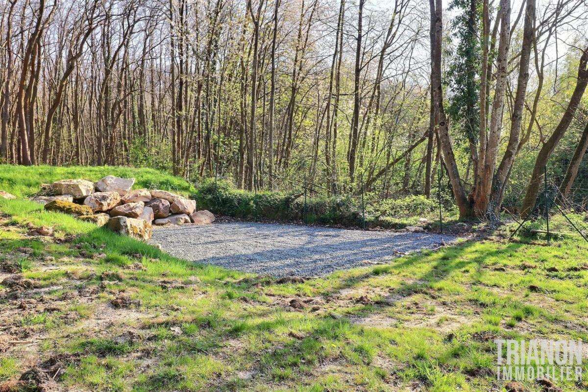 Terrain à LES CLAYES-SOUS-BOIS