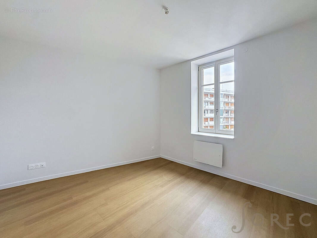 MONTIGNY-LÈS-METZ - T2 d'exception de 43 m² avec belle terrasse - État neuf - photo 4