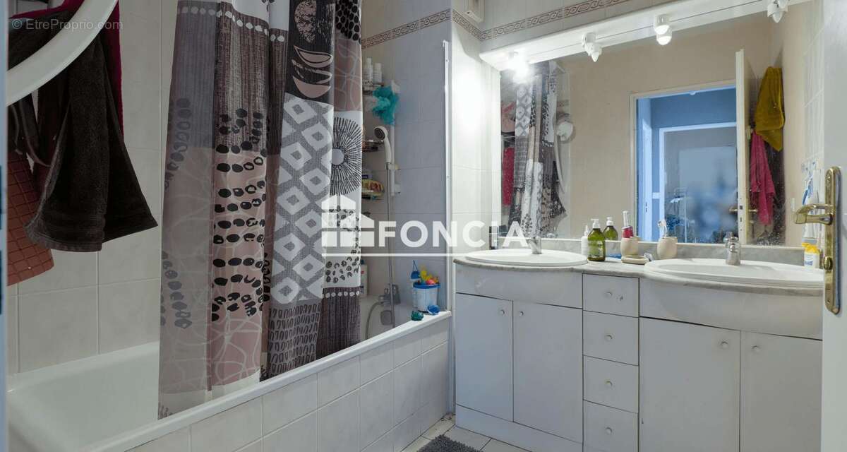 Appartement à SAINT-PIERRE-DU-PERRAY