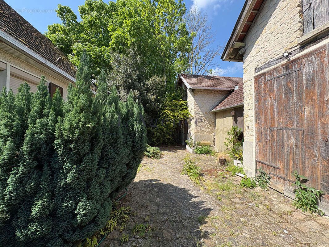 Maison  6 pièce(s) 134.75 m2 - photo 2