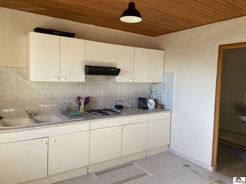 Maison 74 m² à Cremeaux  - photo 4