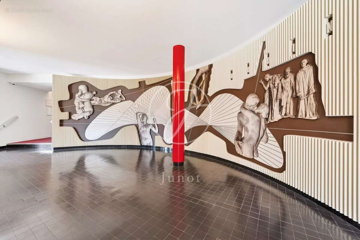 Appartement à PARIS-16E