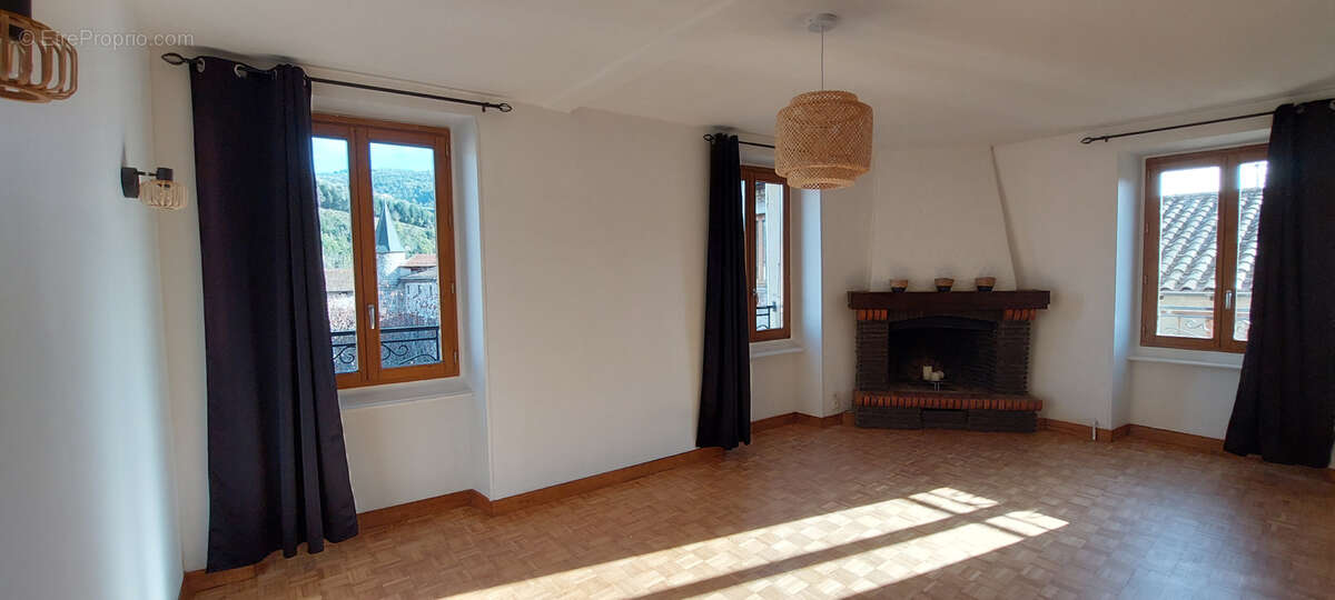 Appartement à DESAIGNES