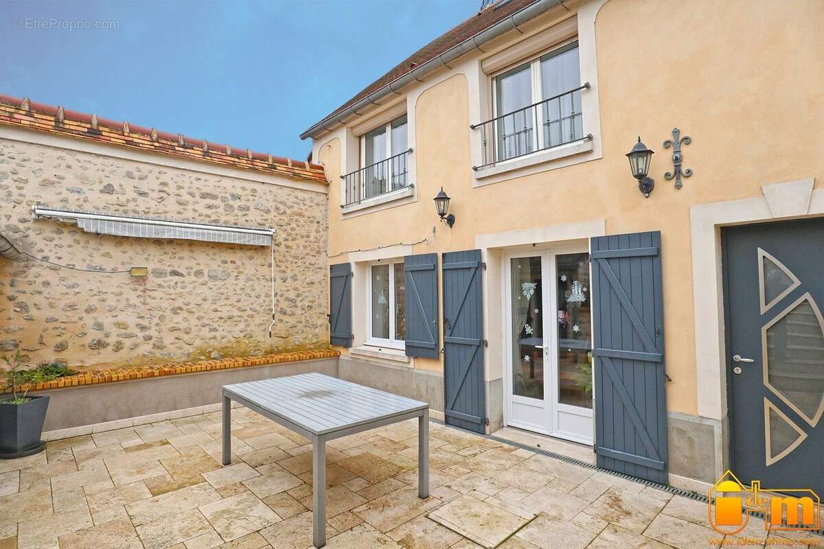 Maison à MEREVILLE