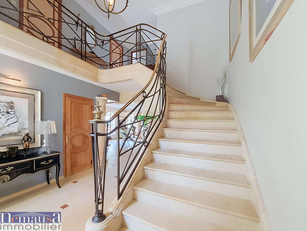 Propriété 200m2 avec Matériaux Nobles secteur bas Planette - photo 29