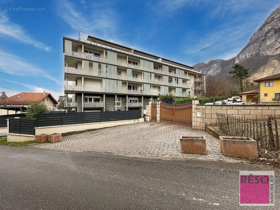 Appartement à ETREMBIERES