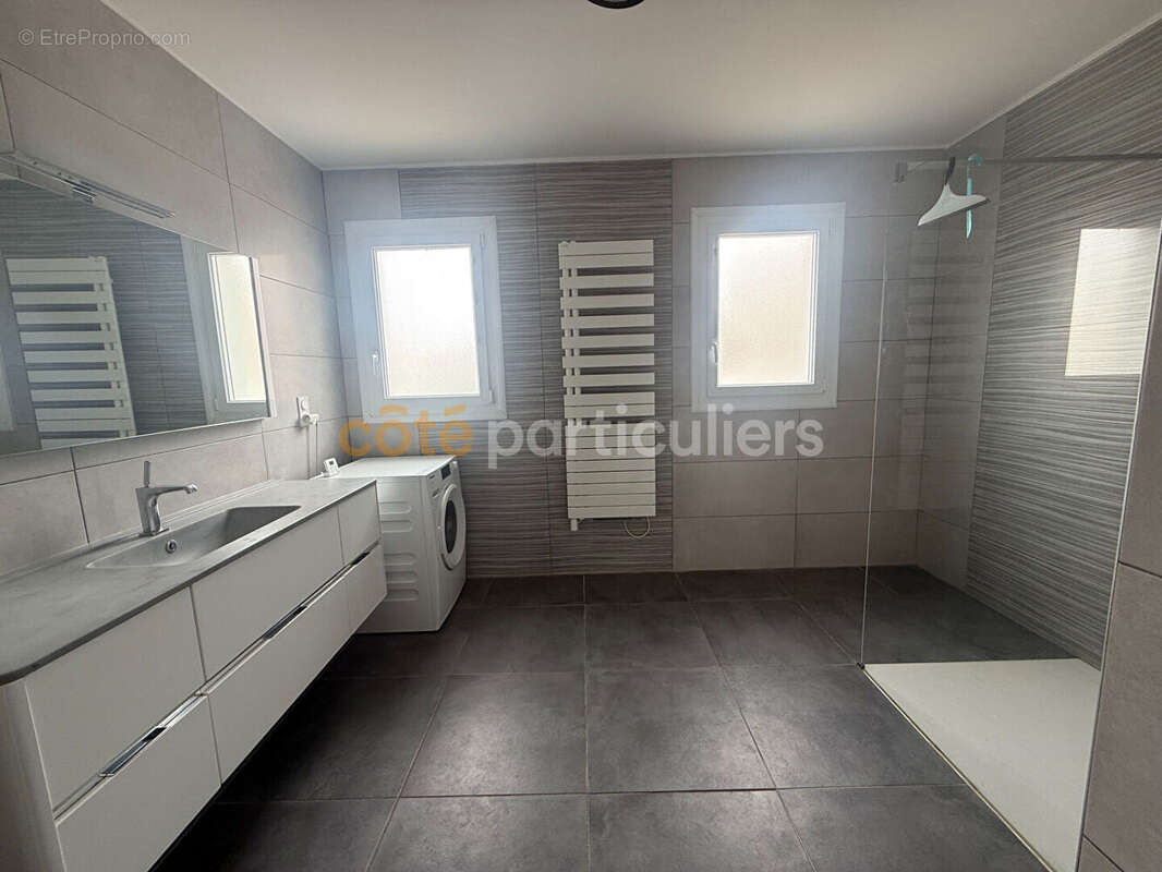 Maison de 158m²  au centre de La Grière - photo 9