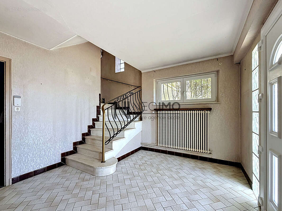 Maison à NEUFCHATEAU