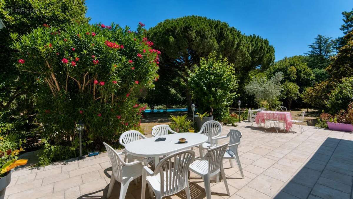 Maison de 7 pièces de 135 m² à Malataverne - photo 3