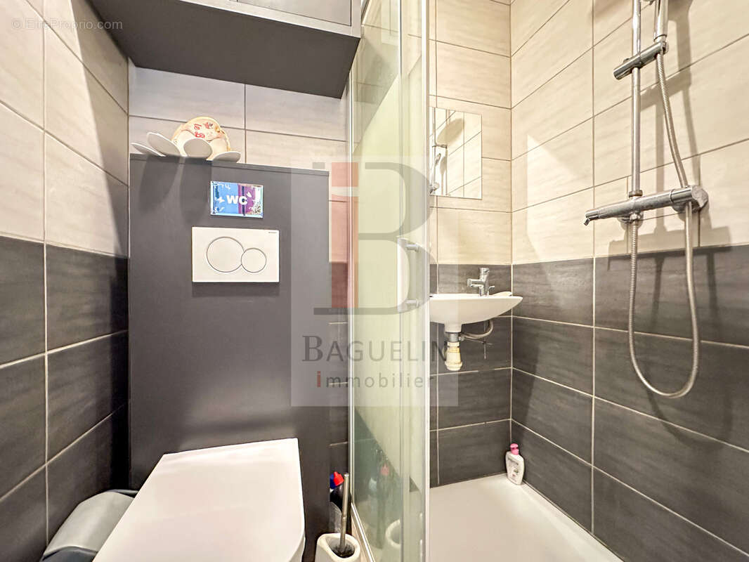 Maison à SAINT-LAURENT-DE-LA-PREE