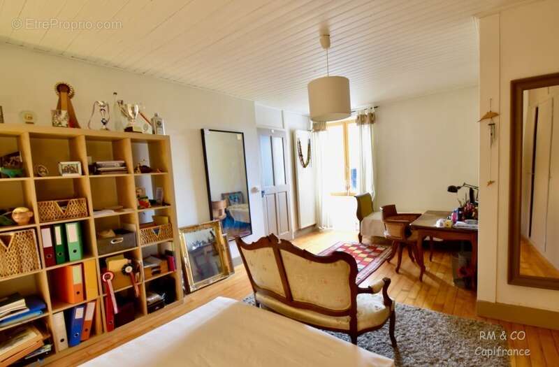 Maison à SAINT-GENIS-POUILLY