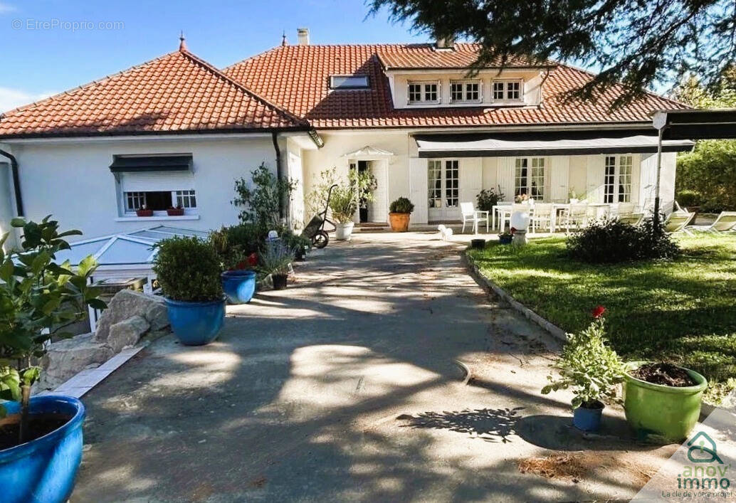 Maison à SAINT-PIERRE-DE-CHANDIEU