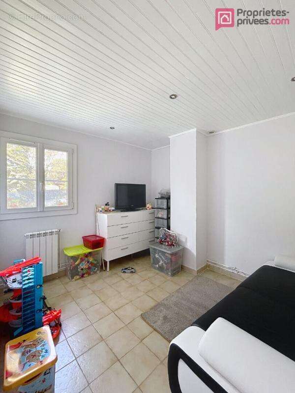VILLA 115 m²  - TERRAIN 2 136 m² - Double salon - Carport -Fort potentiel - Saint Maximin la Sainte Baume 83470 - photo 15
