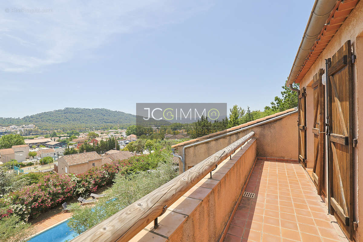 Villa T8 190m2 hab + Dépendance + Piscine + Vue dominante - photo 12