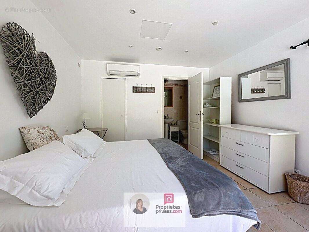 TRANS-EN-PROVENCE - Maison de plain-pied avec piscine, dépendance et terrain paysagé - photo 9