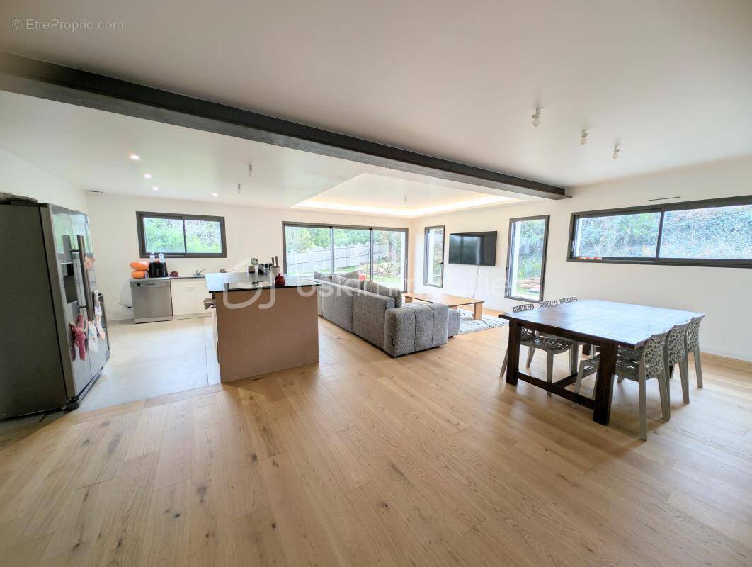 Maison à LA CHAPELLE-BASSE-MER