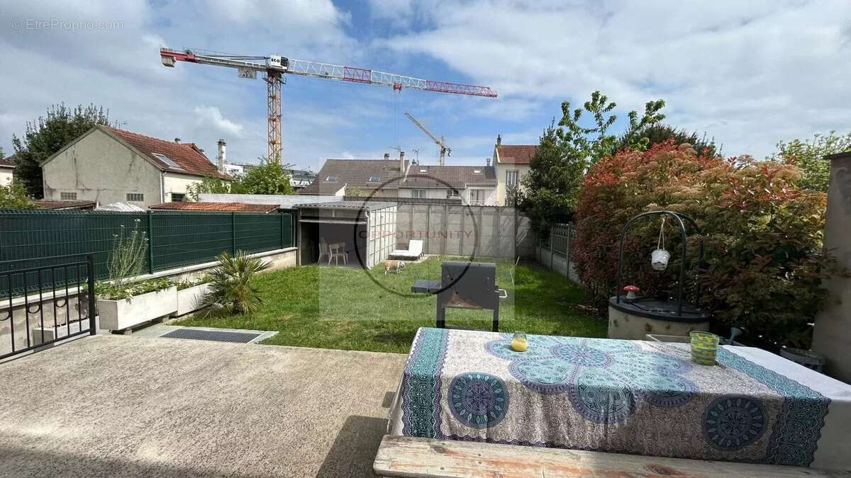 Maison à CHENNEVIERES-SUR-MARNE