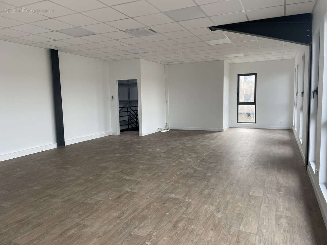 Commerce à LABOISSIERE-EN-THELLE