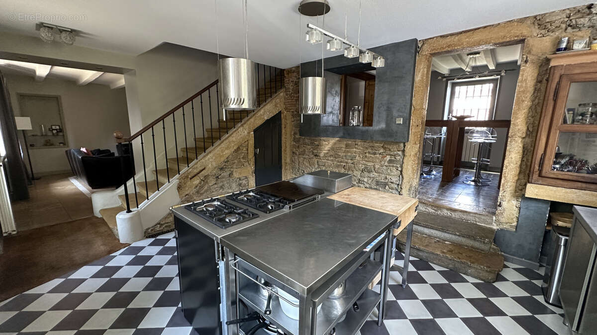 Maison à FLEURIEUX-SUR-L'ARBRESLE