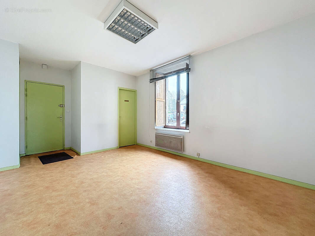 Commerce à MIRECOURT