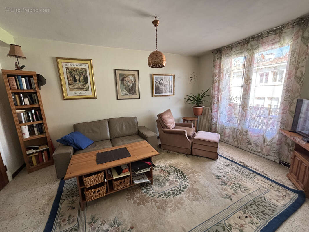 Investissement !! Appartement T3 loué avec balcons, parking dans résidence avec ascenseur - photo 5