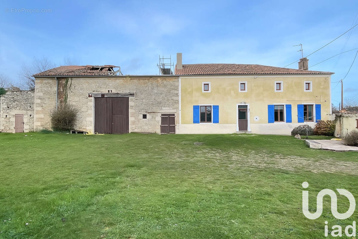 Maison 239 m² à Villemain  - photo 2