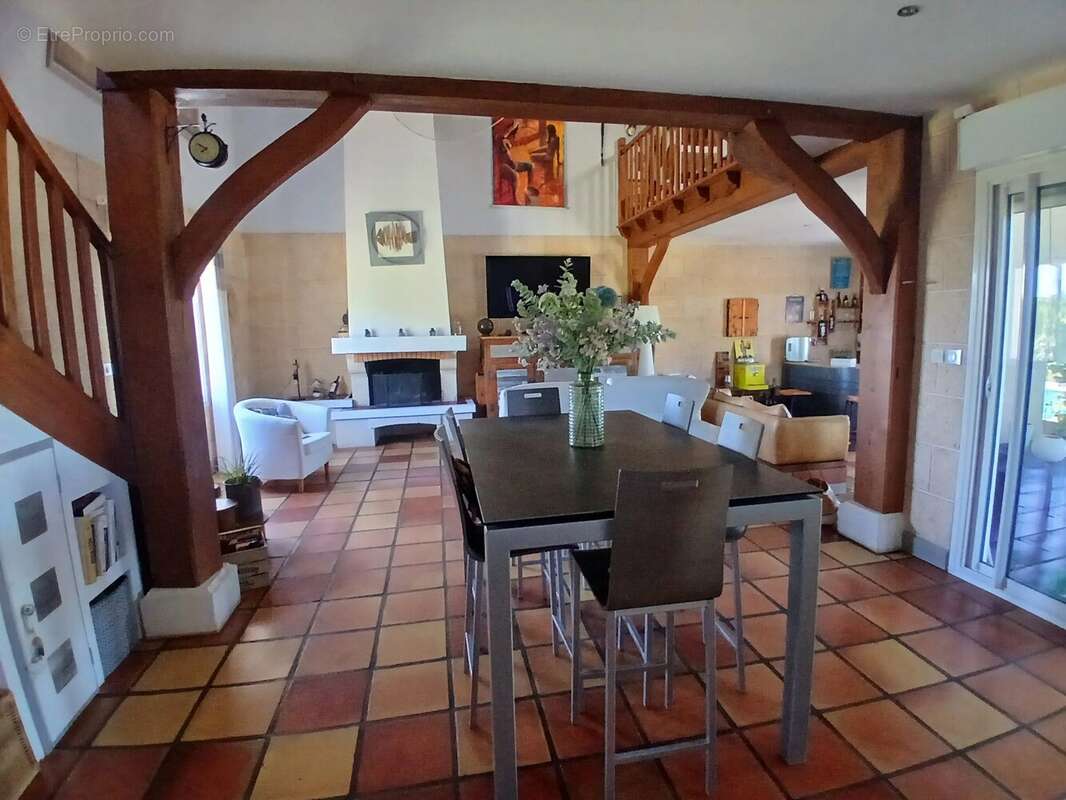 Maison à MONTGUYON