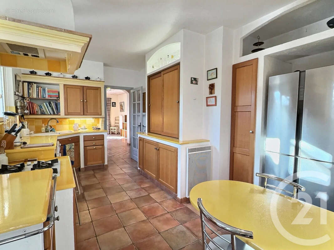 Maison à CHATEAUNEUF-GRASSE