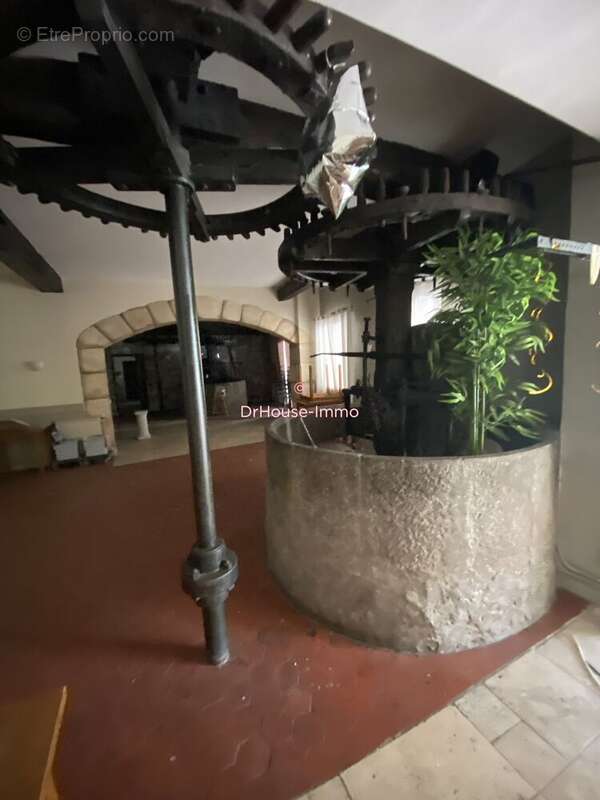 Commerce 1815 m² à Draguignan  - photo 2