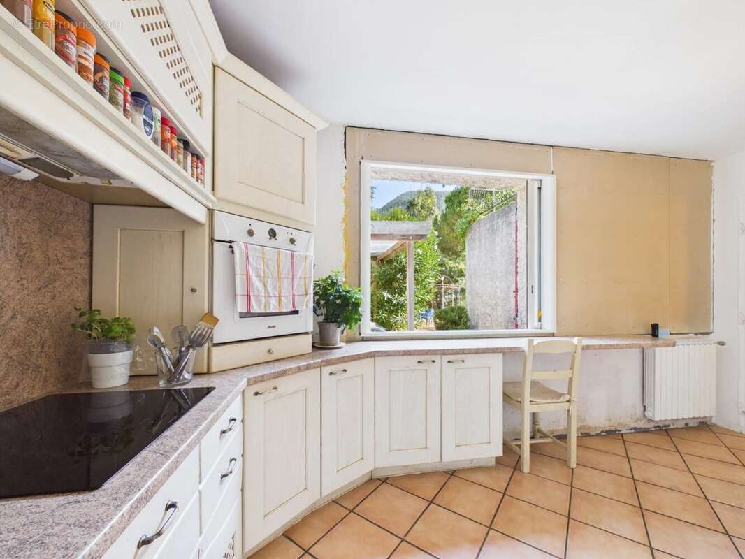 Propriété familiale composée de 2 logements – Terrain – Piscine – Tourrette-Levens - photo 23