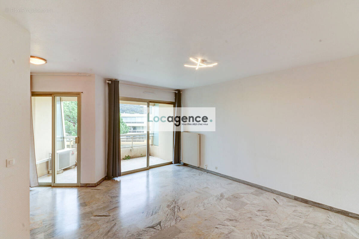 Appartement à MANDELIEU-LA-NAPOULE
