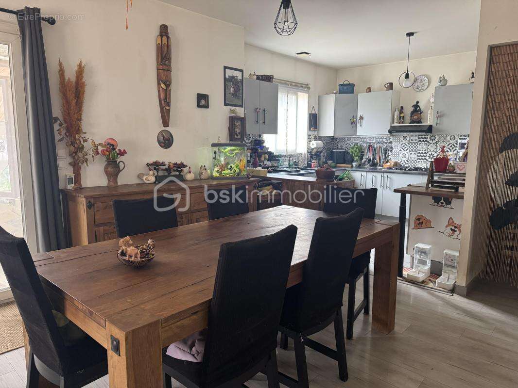 À La Roquebrussanne (83136), maison de plain-pied rénovée avec studio indépendant sur 1 650 m² de terrain plat et clôturé - photo 9