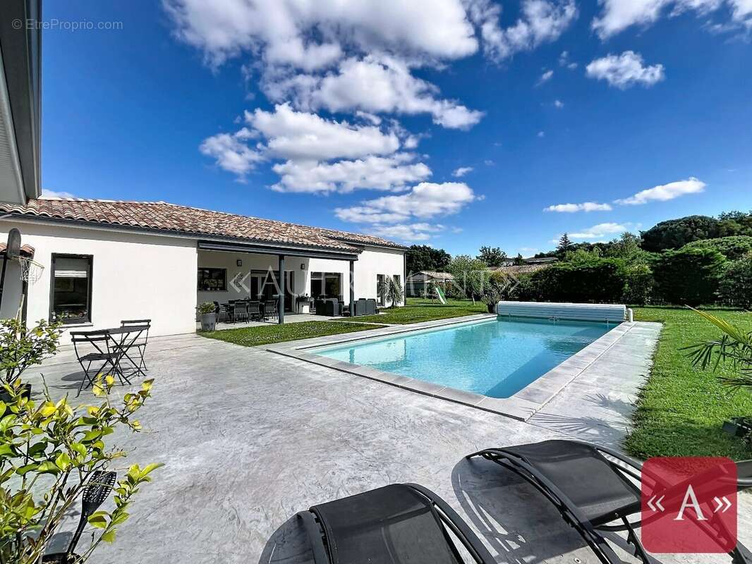 Maison 178 m² à Saint-Sulpice  - photo 2