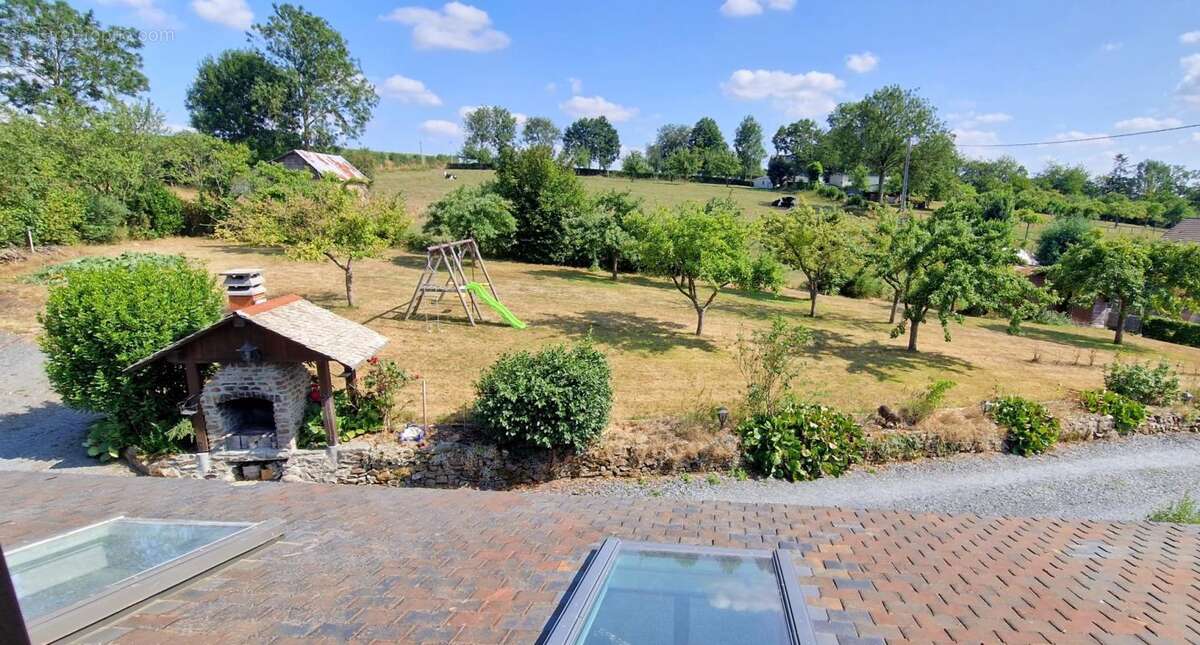  Coup de cœur à la campagne – Belle maison familiale 6 pièces de 140 m² avec véranda chauffée, dépendances, garages et jardin - photo 9