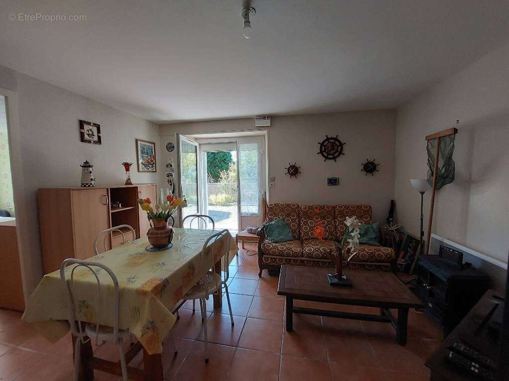 Appartement à DONVILLE-LES-BAINS