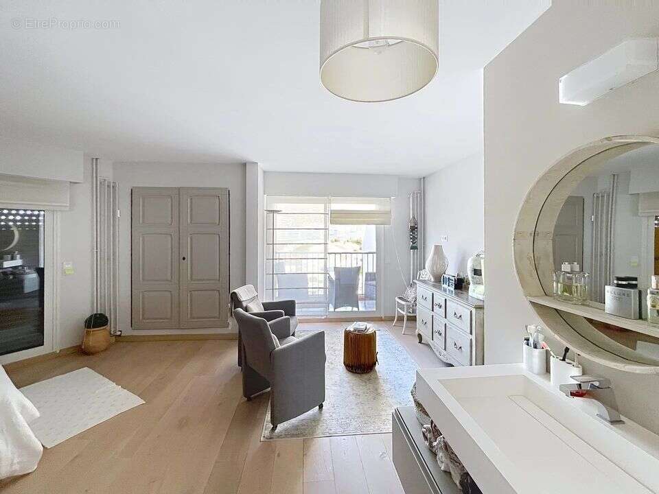 Appartement à MANDELIEU-LA-NAPOULE