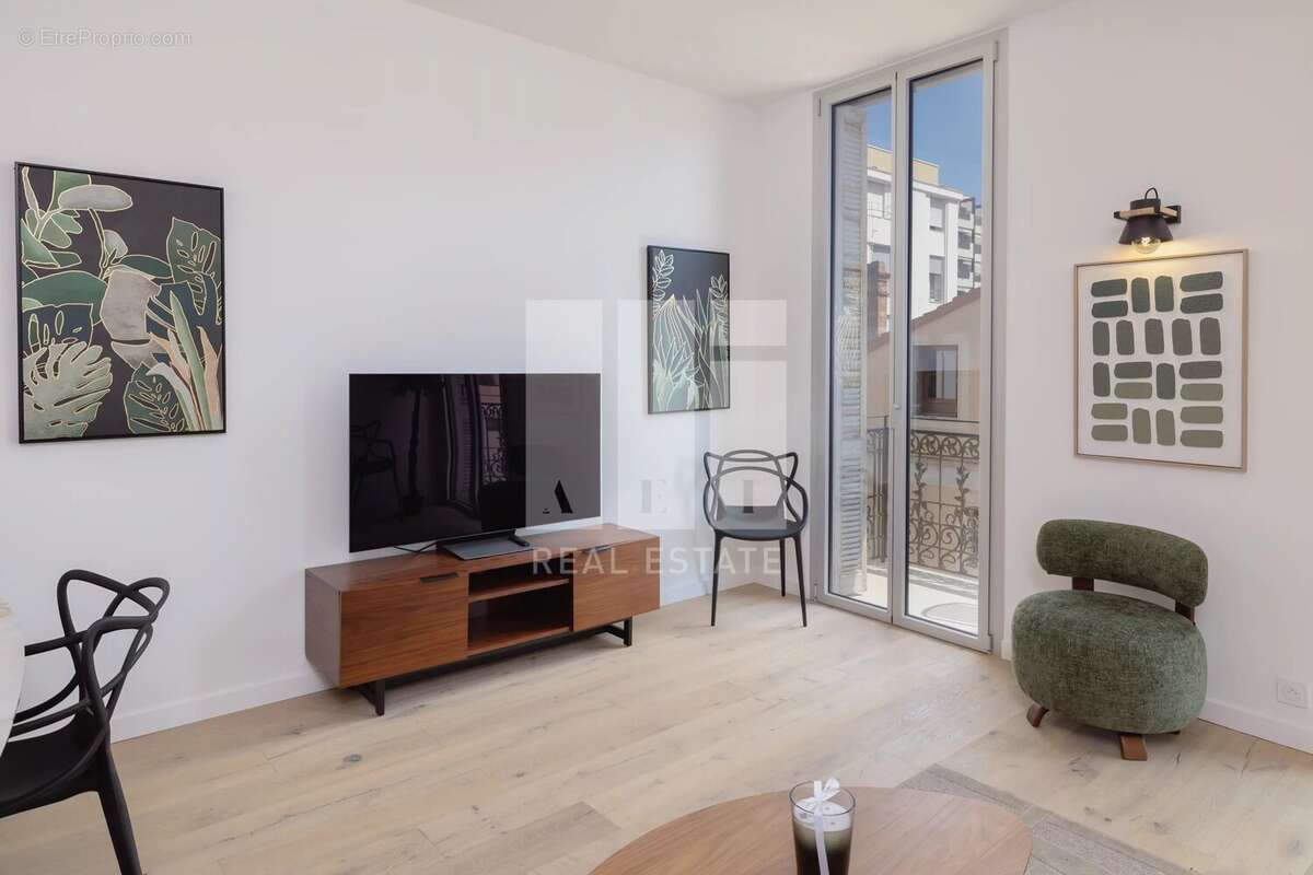 Cannes Centre Ville - Dernier étage - Appartement 4 pièces - photo 4