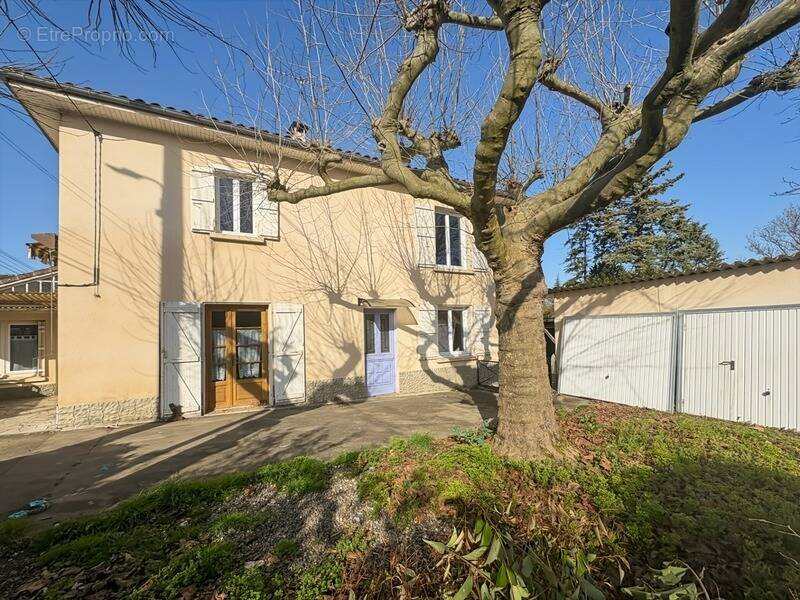 Maison à VIC-FEZENSAC