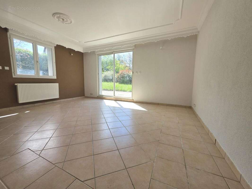 Maison 140 m² à Arinthod  - photo 2